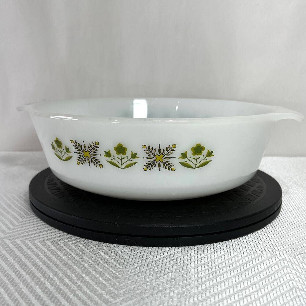 Meadow Green Fire-King Anchor Hocking Milk Glass Round Casserole 2 Qt No Lid VTG - Picture 3 of 7